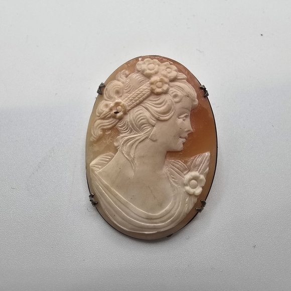 Vintage 900 Silver Cameo Brooch in Peach and Cream - Picture 5 of 9
